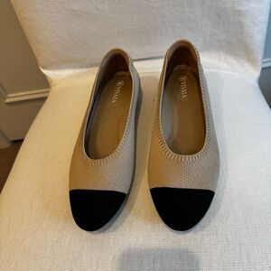 VIVAIA Two-Tone Beige and Black Knit Almond Toe Ballet Flats